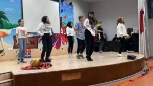 Весёлая и смешная Сценка с флешмобом