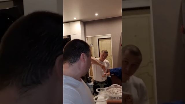 Мастер на час. Монтаж люстры. #shofts смотреть онлайн