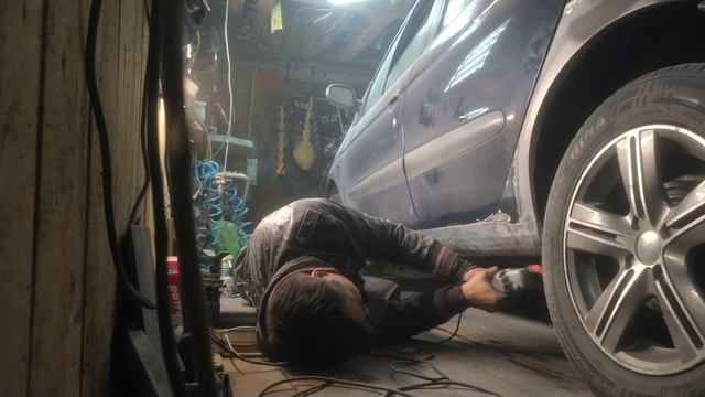 чистим пороги Рено Сценик 1 смотреть онлайн
