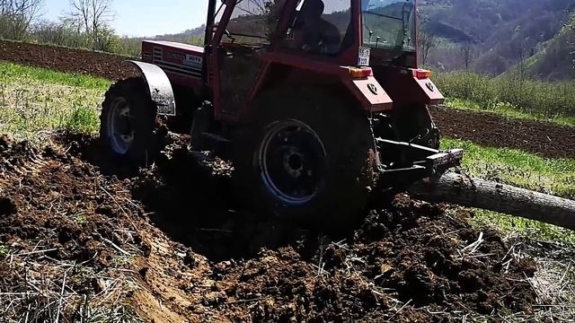 Пробуем тянуть по грязи бревно ТРАКТОРОМ TUMOSAN 80 75. смотреть онлайн