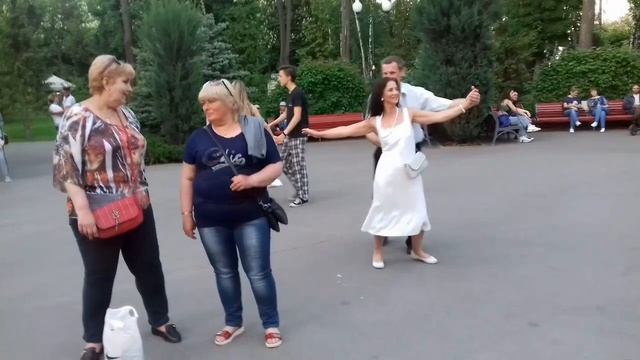 Бай бай бай бай бай!!! Танцы в парке Горького!!! Харьков Май 2021 смотреть онлайн