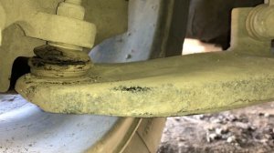 Одна из причин скрипа в передней подвеске на автомобиле