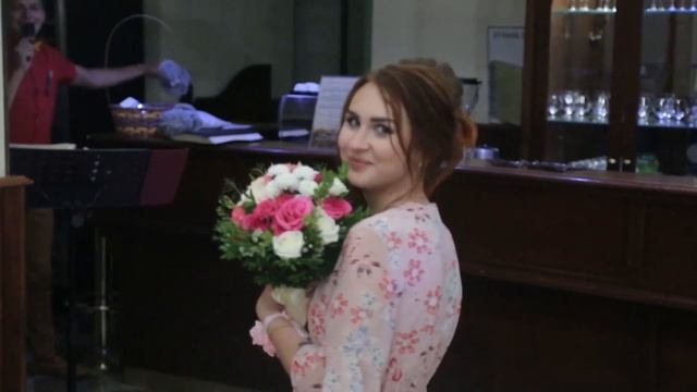 Букет невесты достался её любимой подружке смотреть онлайн
