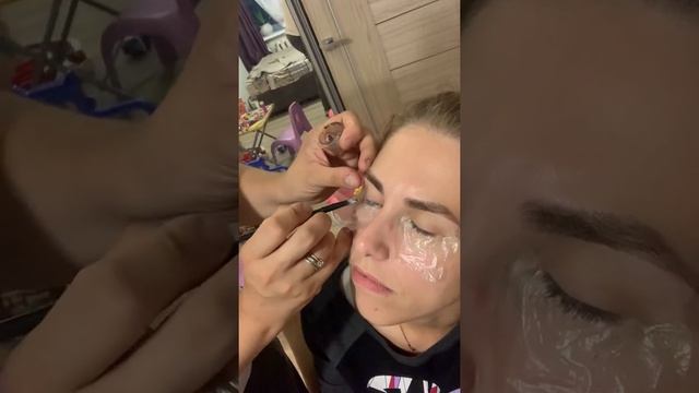 Покраска ресниц дома. Ресницы. Уход за собой смотреть онлайн