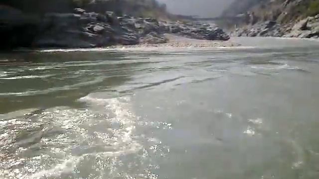 Девпраяг - место слияния рек Алакананды и Багиратхи (I) смотреть онлайн