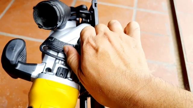 DeWALT DCS571N 20V MAX 4-1/2