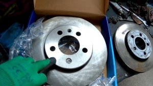 Проверка на биение новых тормозных дисков HI-Q Шкода фабия 2