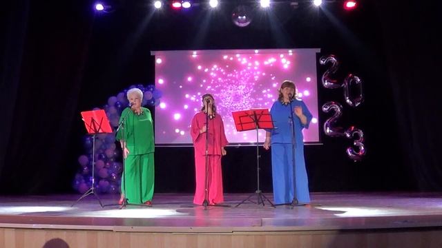 "Между нами девочками" - Вокальная студия "Рябинушка" смотреть онлайн