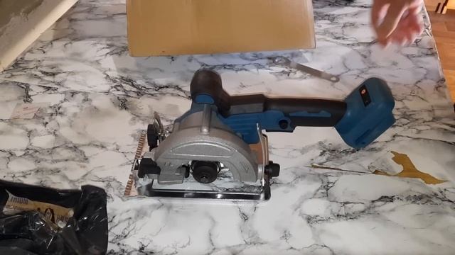 КУПИЛ КИТАЙСКУЮ ЦИРКУЛЯРНУЮ АККУМУЛЯТОРНУЮ ПИЛУ НА OZON смотреть онлайн