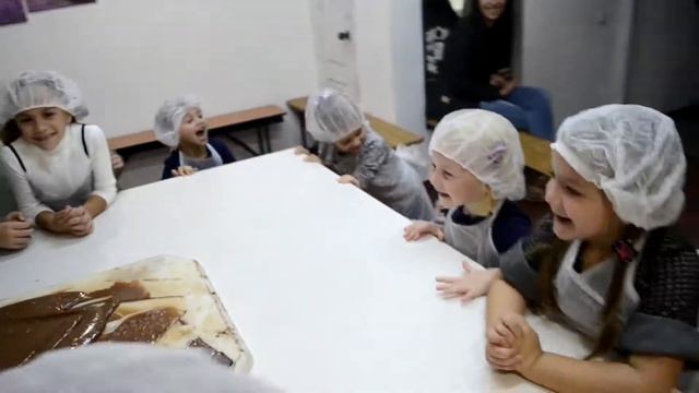 Дети - Шоколадье! Мастер - класс по шоколадоварению. смотреть онлайн