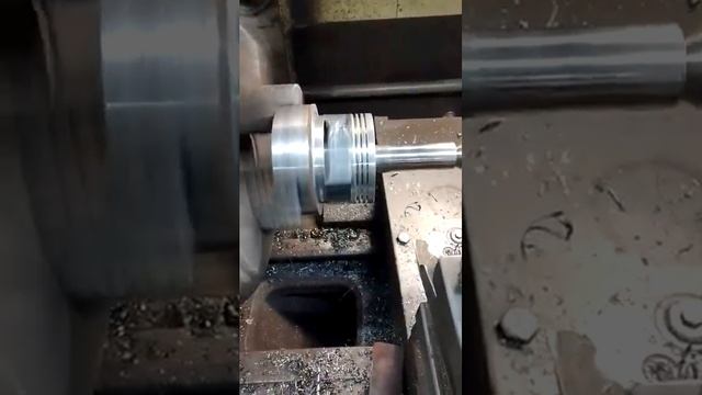 проточка поршней под другие размеры колец.(1) смотреть онлайн