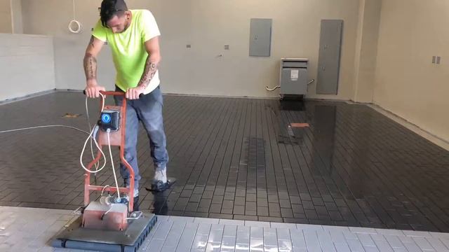 Tile Floor Vibration Installation Time Lapse смотреть онлайн