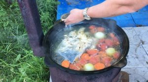 Уха из семги в казане на костре