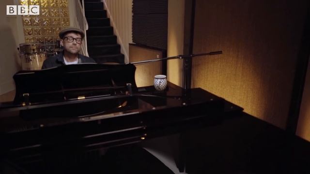 Damon Albarn - No Distance Left to Run (Live on Later) смотреть онлайн