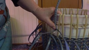 Кашпо из старого ведра.  Часть 4.  Оплетаю ручку