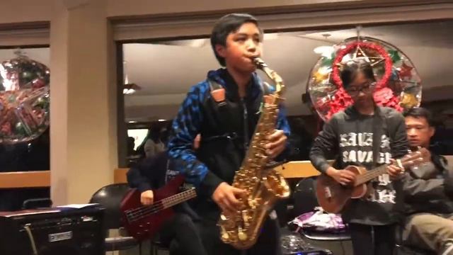 Ivan on Sax with Faith on Ukelele смотреть онлайн