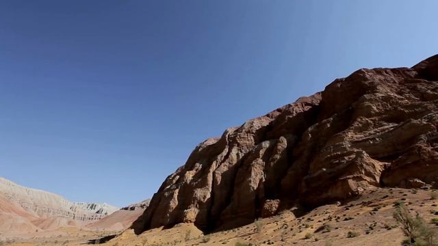 Меловые горы Актау (Национальный парк Алтын Эмель) смотреть онлайн