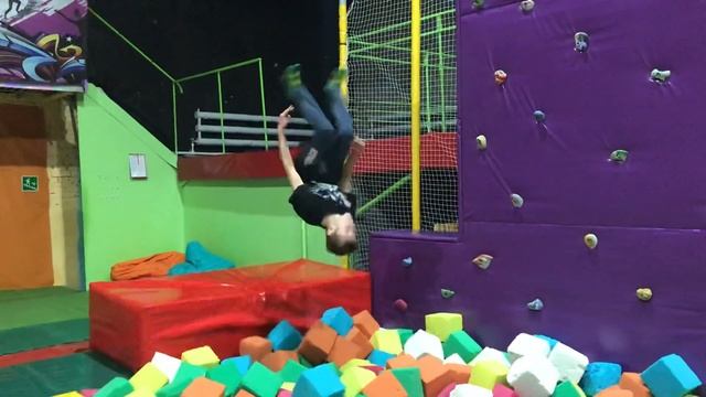 КАК НАУЧИТЬСЯ САЛЬТО ЗА 5 МИНУТ ? смотреть онлайн