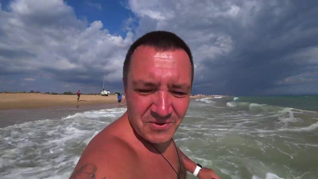 Заболел на отдыхе в Анапе. Надеюсь это не корона. Пришлось возвращаться домой смотреть онлайн