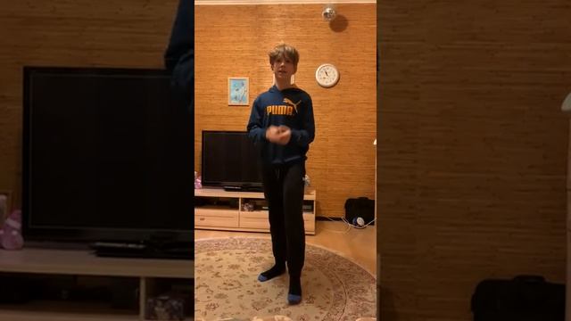 Читаем Маяковского смотреть онлайн