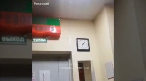 Горе солдат. Не знает как смотреть время на часах со стрелками