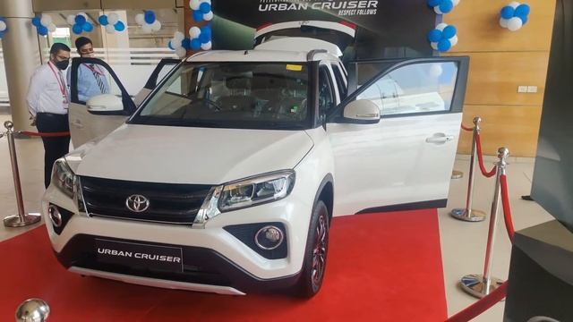 Toyota Urban Cruiser 2020 Detail Walkaround Review in Hindi смотреть онлайн