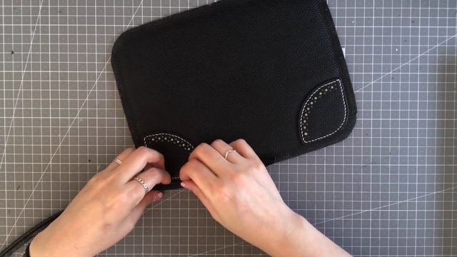 NO.30 leathercraft / making a leather Disco bag 2/ 가죽으로 디스코백 만들기 /가죽공예 패턴공유/ENG-SUB смотреть онлайн
