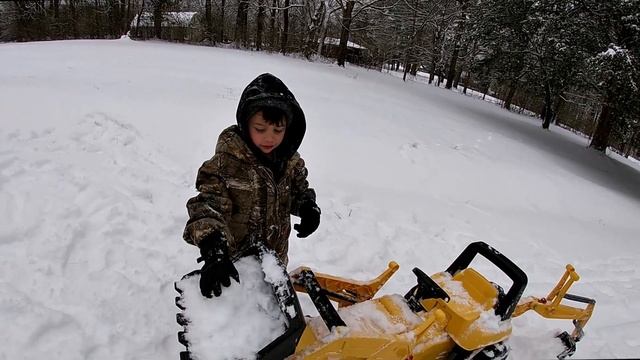 Let's build a Snowman Toys CAT Construction Pedal Tractor, Backhoe, Loader and Excavator смотреть онлайн