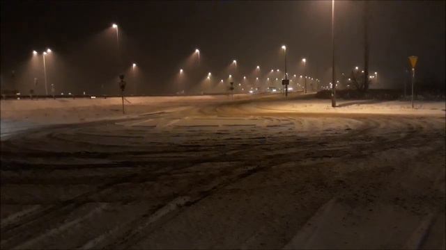 Subaru Forester 2.0 s-turbo luźna jazda, śnieżne Driftyy смотреть онлайн