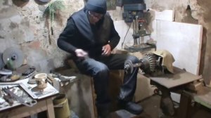 ФИНКА БЕЗ ГРИНДЕРА ПРОЦЕСС ИЗГОТОВЛЕНИЯ. ДЕЛАЮ КЛИНОК. РЕБРО ЖЕСТКОСТИ. СПУСКИ.