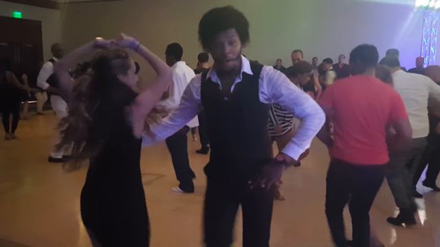 Denisse cambria and Terry salsa alianza social dancing. смотреть онлайн