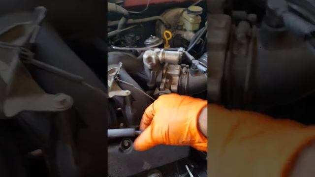 Ford Escape 2001 3.0 Cómo cambiar el chicote de aceleramiento смотреть онлайн