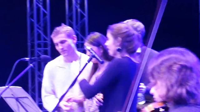 Из дома вышел человек смотреть онлайн