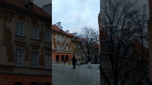 Возле Варшавский барбакан. Варшава, Польша/Near the Warsaw Barbican. Warsaw Poland смотреть онлайн