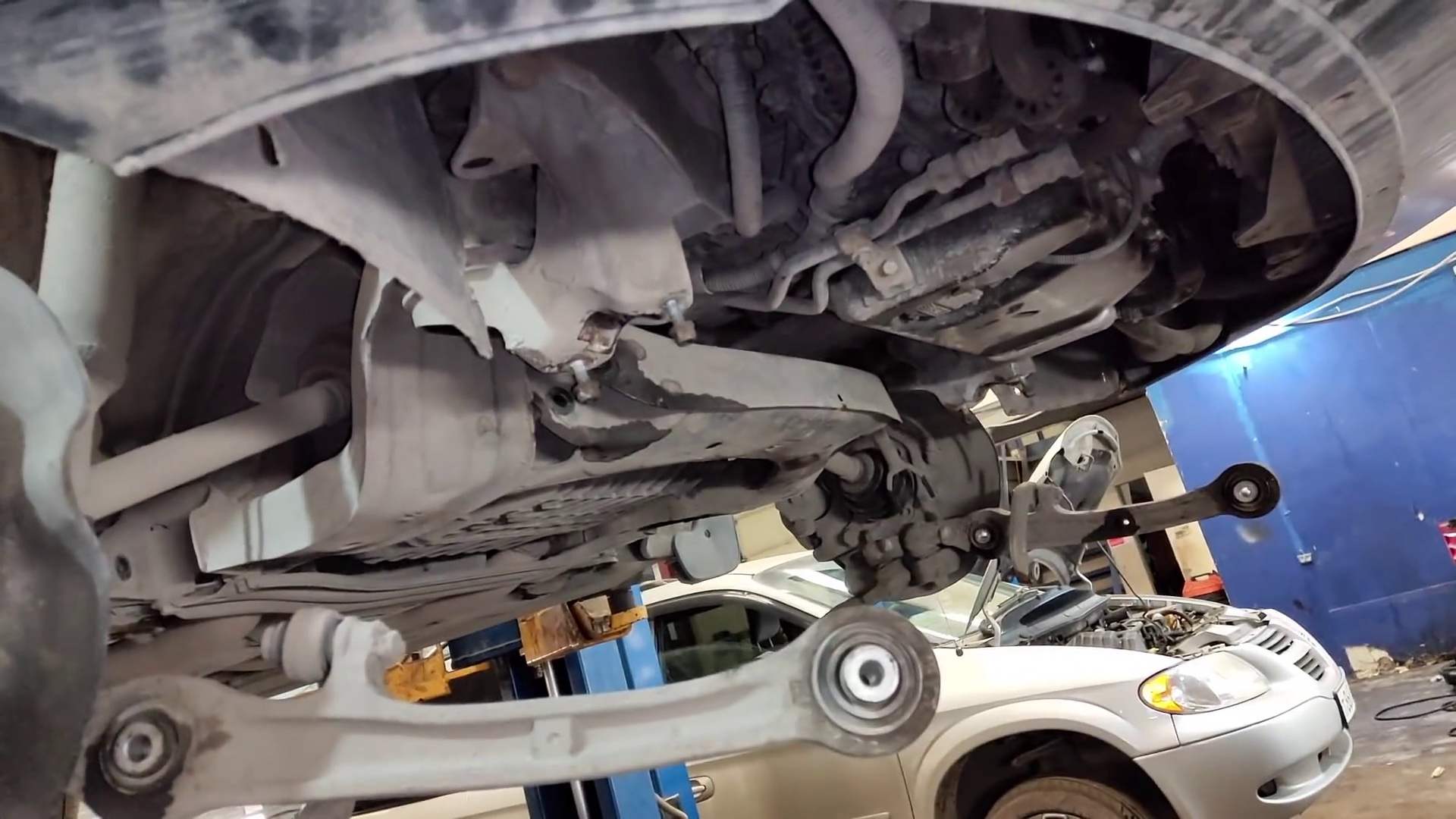 Сайлентблоки подрамника Audi A6 C6 / Replace the bushings of the subframe Audi A6C6 смотреть онлайн