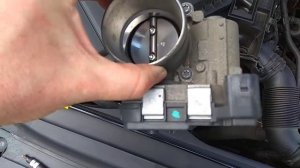 Шкода Октавия А7. Чистка дроссельной заслонки.