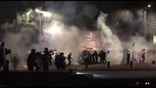 Беспорядки в Америке. Штат Виргиния, Вашингтон. Возле Белого дома. смотреть онлайн