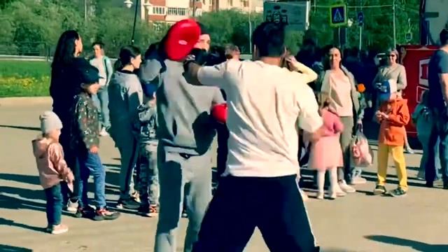 Мастер класс Ильи Томилова по боксу в цирке «Граф Орлов» смотреть онлайн