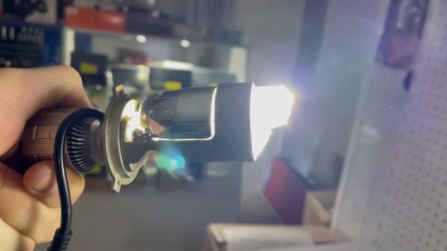 Светодиодные лампы с линзой. Цокаль H4 Ближний Дальний свет. 30w 6000lm Auto Head Lights смотреть онлайн