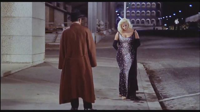 Anita Ekberg -- Cena Clássica do filme Boccaccio 70 - ( 1962 ) смотреть онлайн