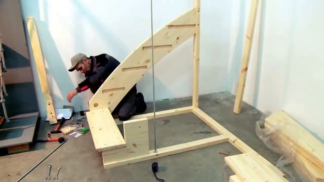 Как сделать удобную маленькую лестницу при большой высоте смотреть онлайн