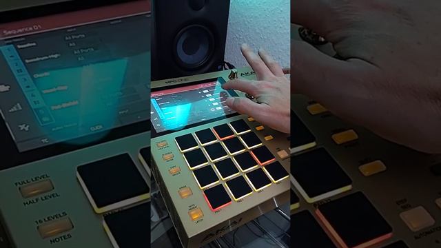 Akai MPC One, ambient relaxed sound demo (MPC One only) 🌜 смотреть онлайн