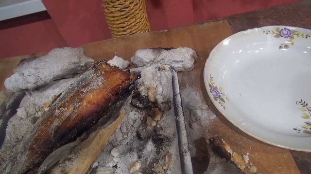 Запекаем крупного леща в соли. Нестандартное решение. Запеченный лещ. Эксперимент с рыбой. смотреть онлайн