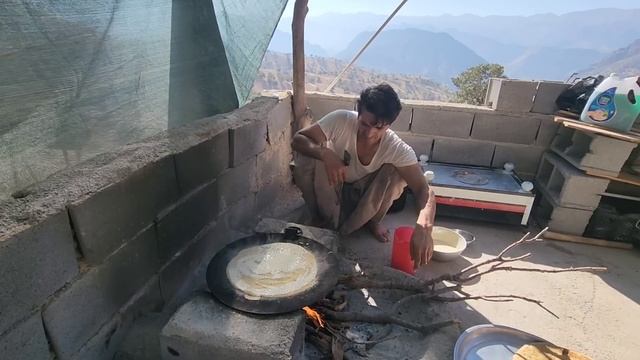 Nomadic life in the village and digging a foundation for the yard wall смотреть онлайн