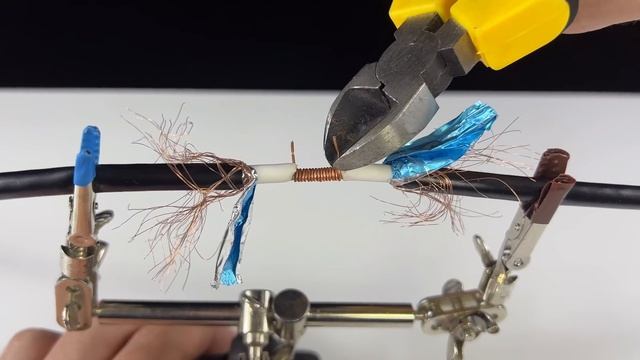 Here Comes The Repairman's Secret Trick! Connect Tv Antenna Cable Correctly & Firmly
