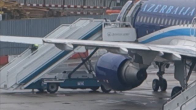 Azerbaijan Plane At Moscow Domodedovo Airport Passengers Disembarking смотреть онлайн