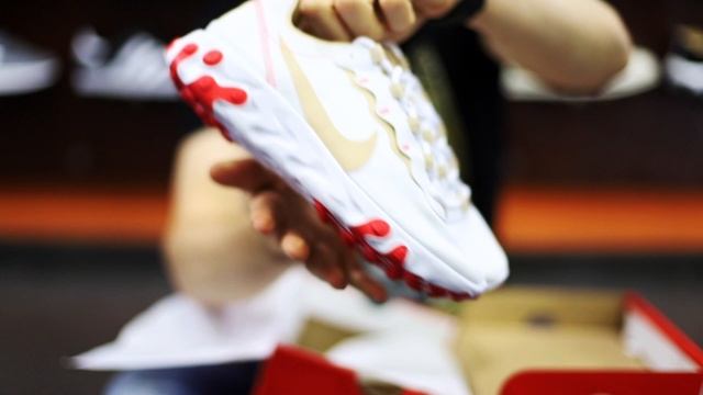 Unboxing Sneakers Nike React Element 55 Beige BQ2728-101 | Freesneak смотреть онлайн