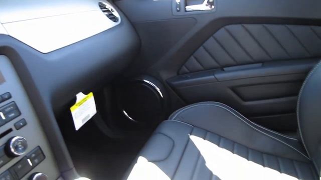 Ford Mustang GT Premium 2013 смотреть онлайн