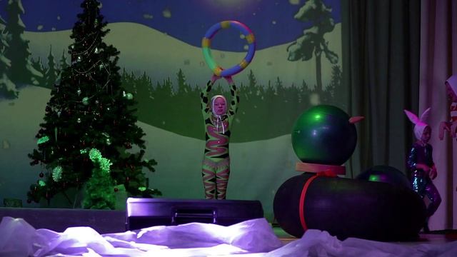 Зайцы№1. Акробаты на баллоне "Три белых коня"