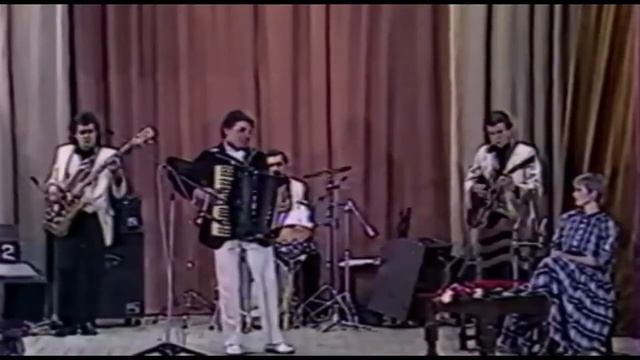 Валерий Ковтун (аккордеон) играет "Цветущий май" Александра Полонского смотреть онлайн